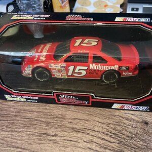 1992 NASCAR Racing Champions Diecast Geoff Bodine #15 Motorcraft Ford 1:24 NIB